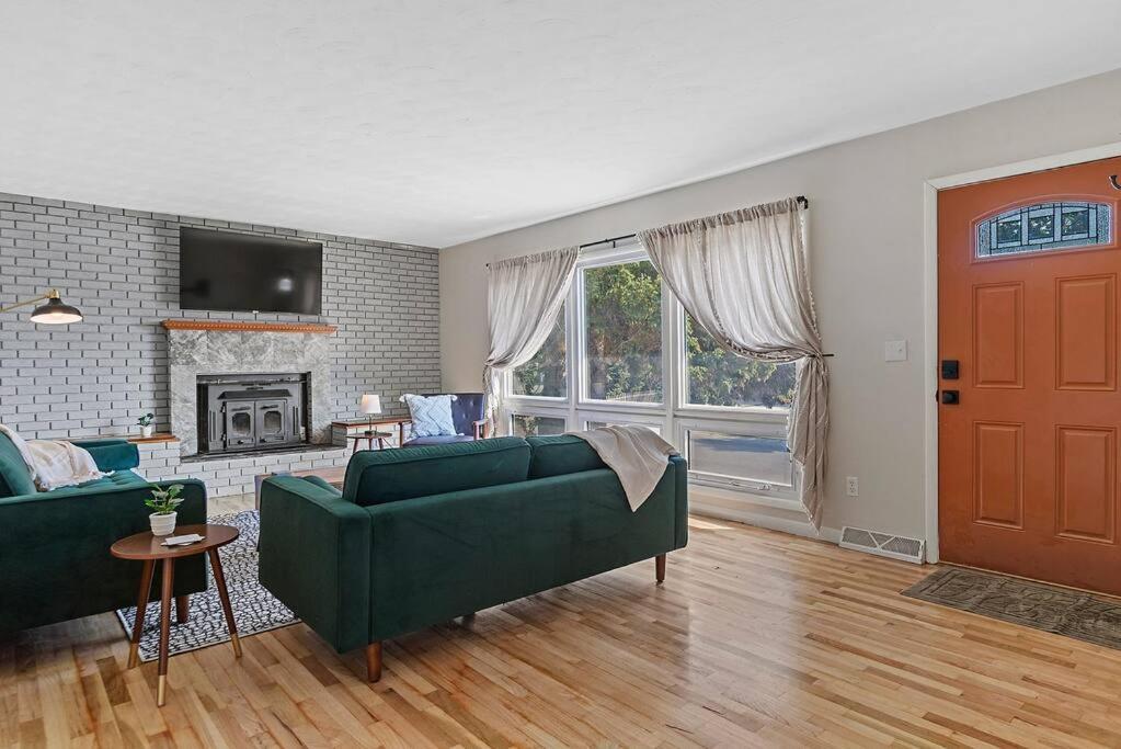 Roomy 5 Bed 3 Bath Fire Place Large Outdoor Space Rapid Stadt Exterior foto